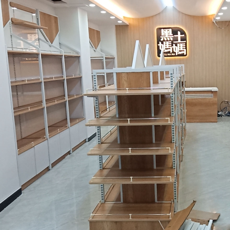 特色产品店选用钢木货架安装实景